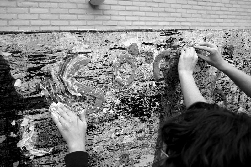 Collectively applying glue on the billboard